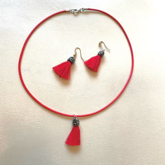 FREE WITH $40+ Purchase necklace and earrings set - Picture 5 of 10